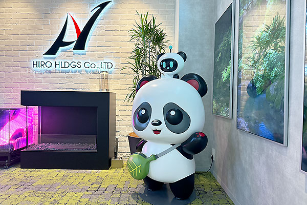 株式会社ヒロホールディングス様からのご依頼で、企業キャラクターのデザイン起こし～フィギュア製作まで行いました。フィギュアは会社の受付スペースに展示いただいております。